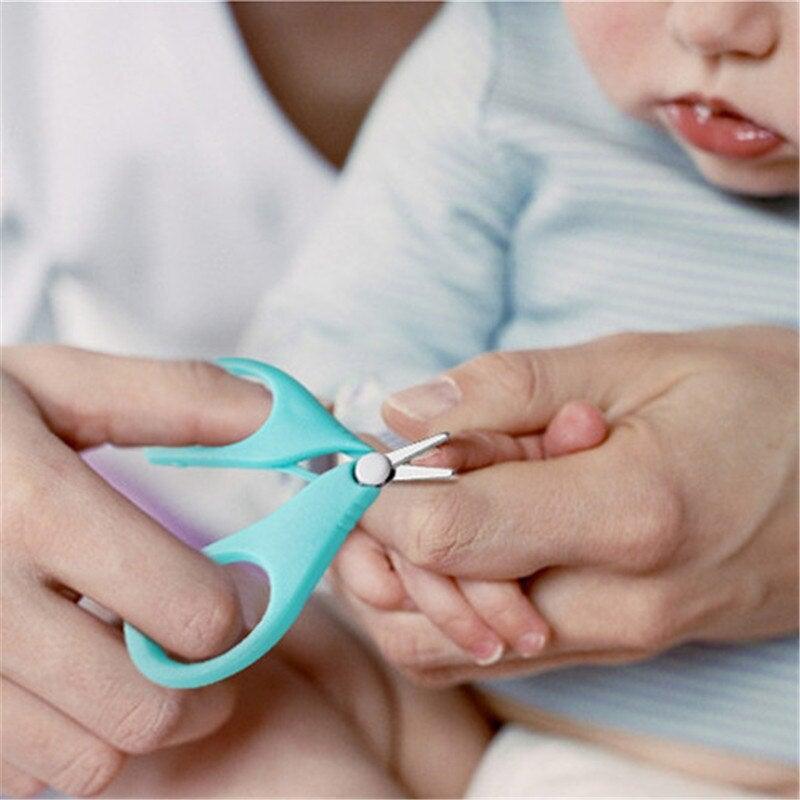 Ciseaux à ongles pour bébé avec embout rond blanc, bleu ou rose
